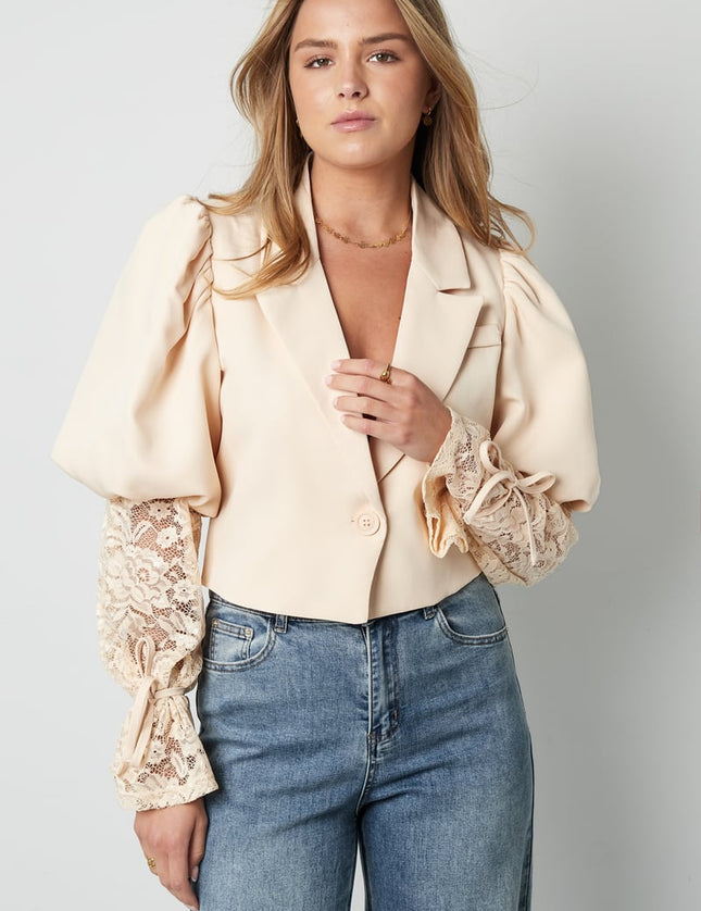 Blazer court tendance avec dentelle