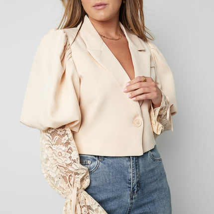 Blazer court tendance avec dentelle