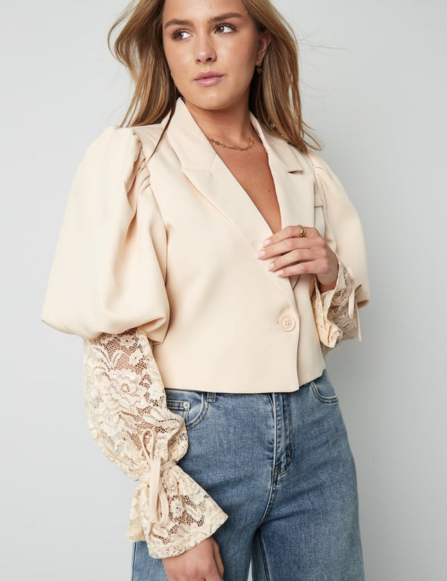 Blazer court tendance avec dentelle