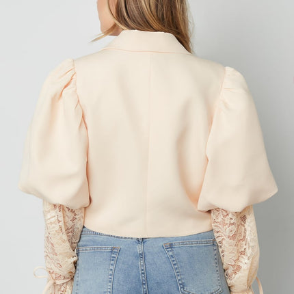 Blazer court tendance avec dentelle